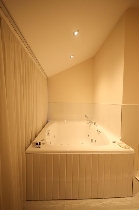 Green Roof Boutique Hotel Spa - Image 36