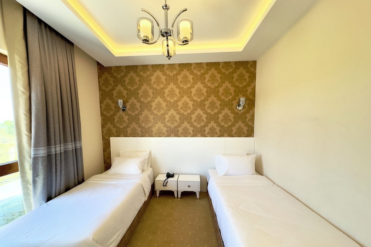 Superior Twin Room, Garden View | 1 bedroom, minibar, in-room safe, desk
