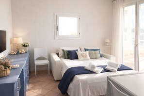 3 bedrooms, in-room safe, desk, travel crib