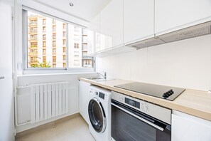 Fridge, microwave, oven, coffee/tea maker - Bail mobilité - Paris 16 - 2 pièces (Paris)