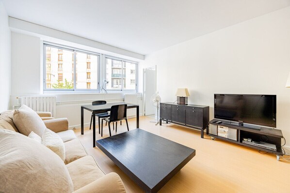 TV - Bail mobilité - Paris 16 - 2 pièces (Paris)