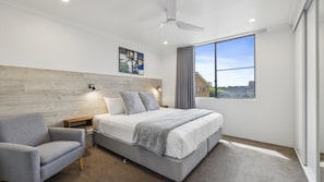 4 habitaciones, tabla de planchar con plancha y wifi gratis 