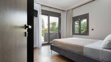 Familiehus - 2 soveværelser - køkken - stueetage | 2 soveværelser, pengeskab på værelset, mørklægningsgardiner