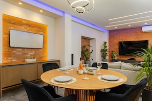 Family House, 2 Bedrooms, Kitchen, Ground Floor | Dining room