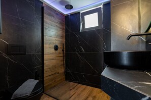 Familienhaus, 2 Schlafzimmer, Küche, Erdgeschoss | Badezimmer