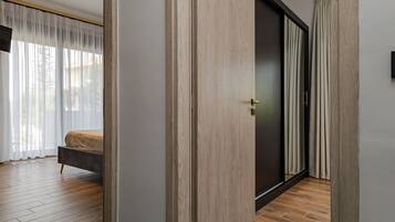 Family House, 2 Bedrooms, Kitchen, Ground Floor | 2 bedrooms, in-room safe, blackout drapes, soundproofing