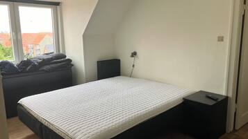 2 bedrooms, WiFi, bed sheets