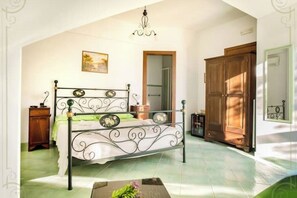 1 soverom, safe på rommet, skrivebord og wi-fi