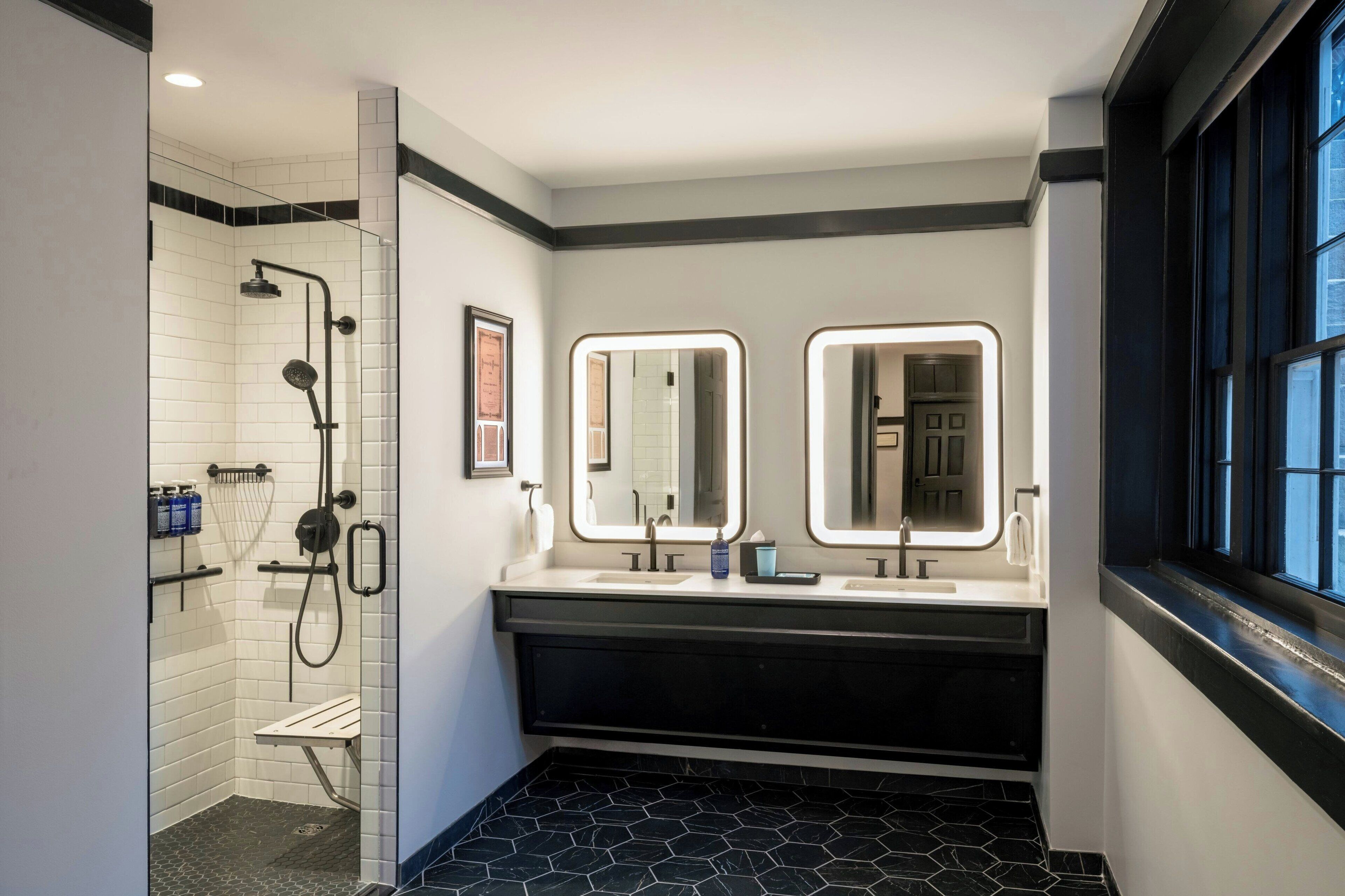 مجففات شعر، مناشف، صابون، شامبو