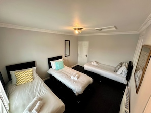 3 bedrooms, iron/ironing board, WiFi, bed sheets