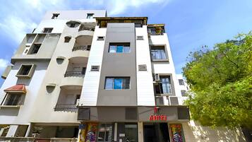 Vista frontal de la propiedad