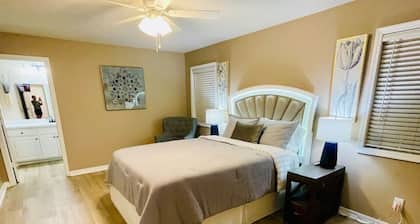 Stylish Townhouse 5 min to downtown Hammond