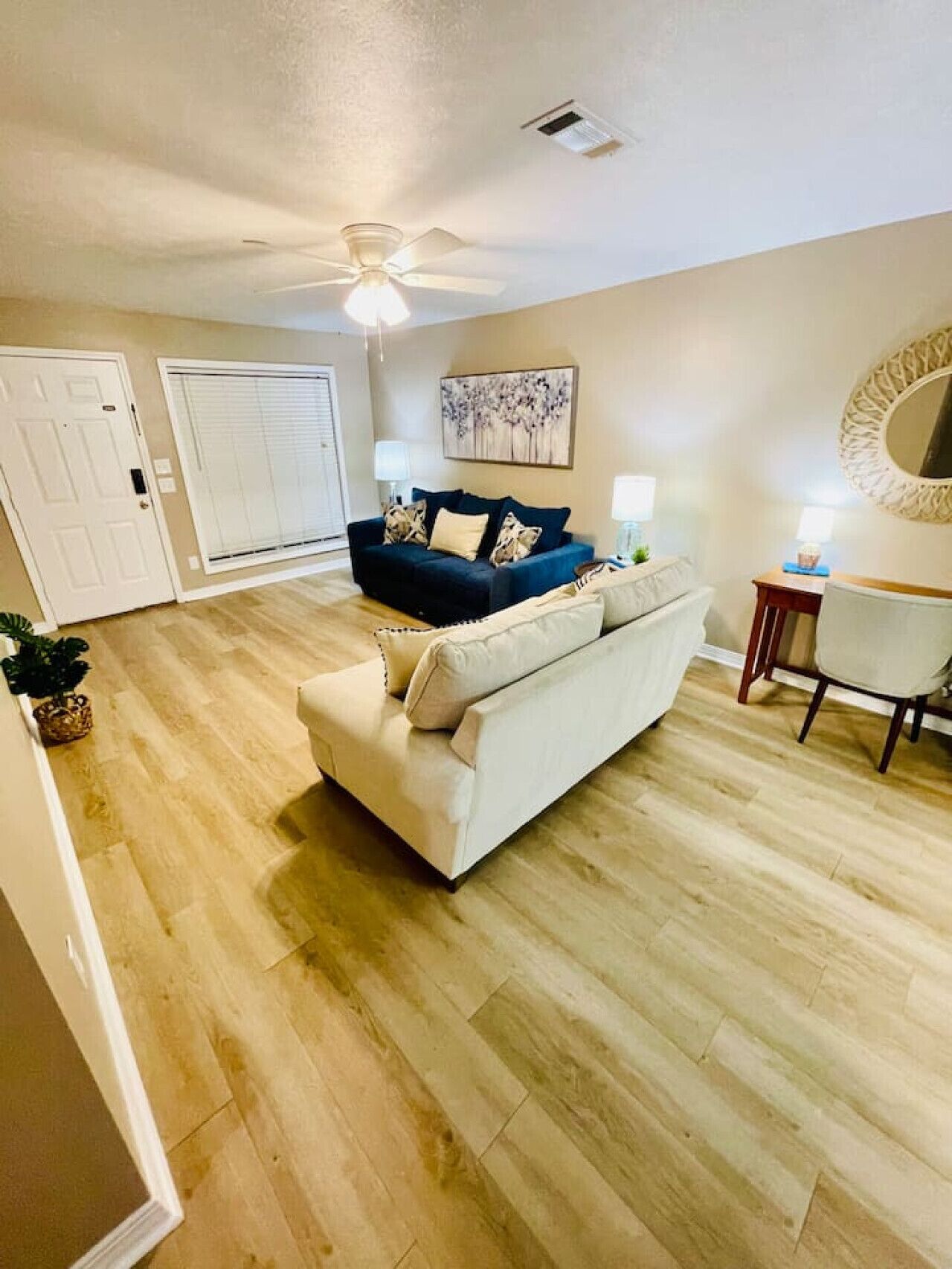 3 bedrooms, desk, iron/ironing board, travel crib