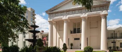 المنشأة من الخارج