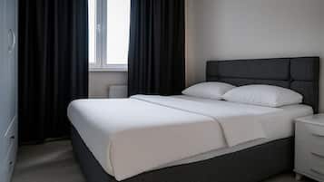 Standard-huoneisto, parveke | 2 makuuhuonetta, työpöytä, silitysrauta/-lauta, ilmainen Wi-Fi