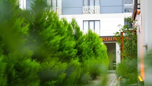 A pathway leading to a building with a sign reading "RESERVOIR". - Paradise Pansiyon Otel (Bursa)