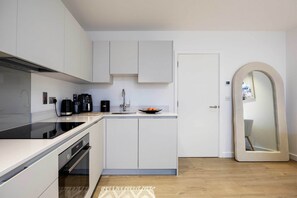 Kühlschrank, Ofen, Geschirrspüler, Toaster