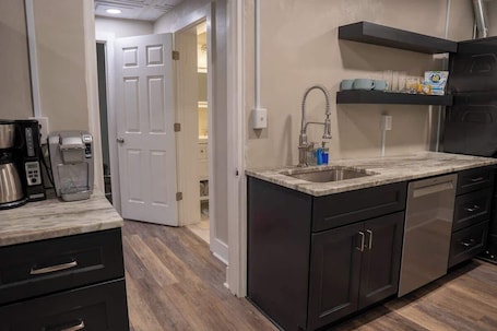 Interior. Modern 1BR - No Stairs - Quiet & Safe - Park Easy