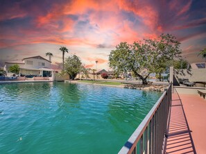 A heated pool - Waterfront, Stadium Near! Sparkling pool! Specials (Peoria)