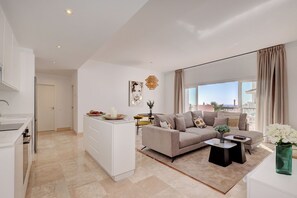Smart TV, fireplace