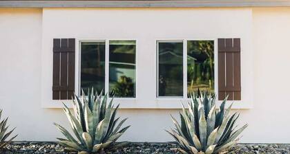 Hidden Gold House | Luxury Joshua Tree Retreat