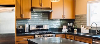 Hidden Gold House | Luxury Joshua Tree Retreat