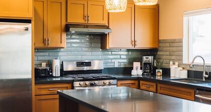 Hidden Gold House | Luxury Joshua Tree Retreat