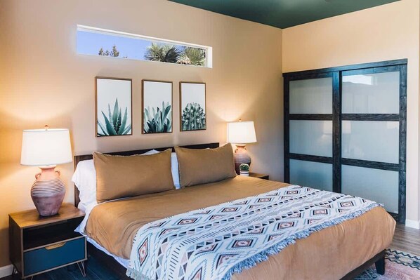 4 bedrooms, iron/ironing board, WiFi, bed sheets