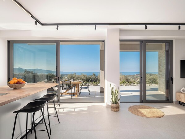 Villa | In-room dining