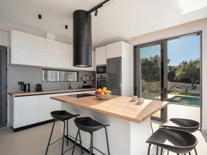 Villa | Private kitchen | Full-size fridge, microwave, oven, stovetop