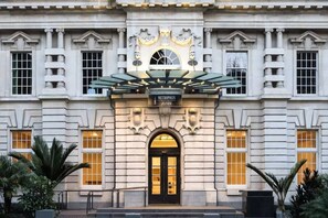 A grand building with a prominent entrance, columns, and a sign reading 'METROPOLIS AVANI'.
