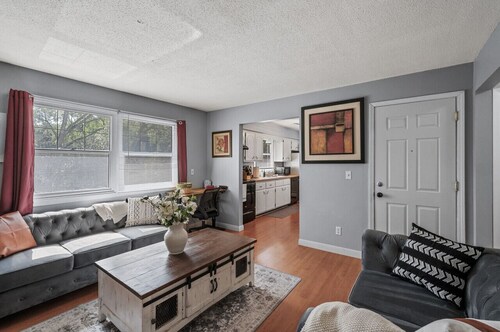 Tranquil 2BR Apt Mpls - 8075 Apt 4
