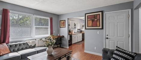 Smart TV, computer monitors