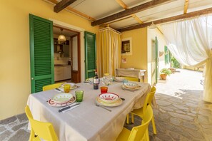 Casa, balcón | Cocina privada | Frigorífico grande, microondas, horno y placa de cocina