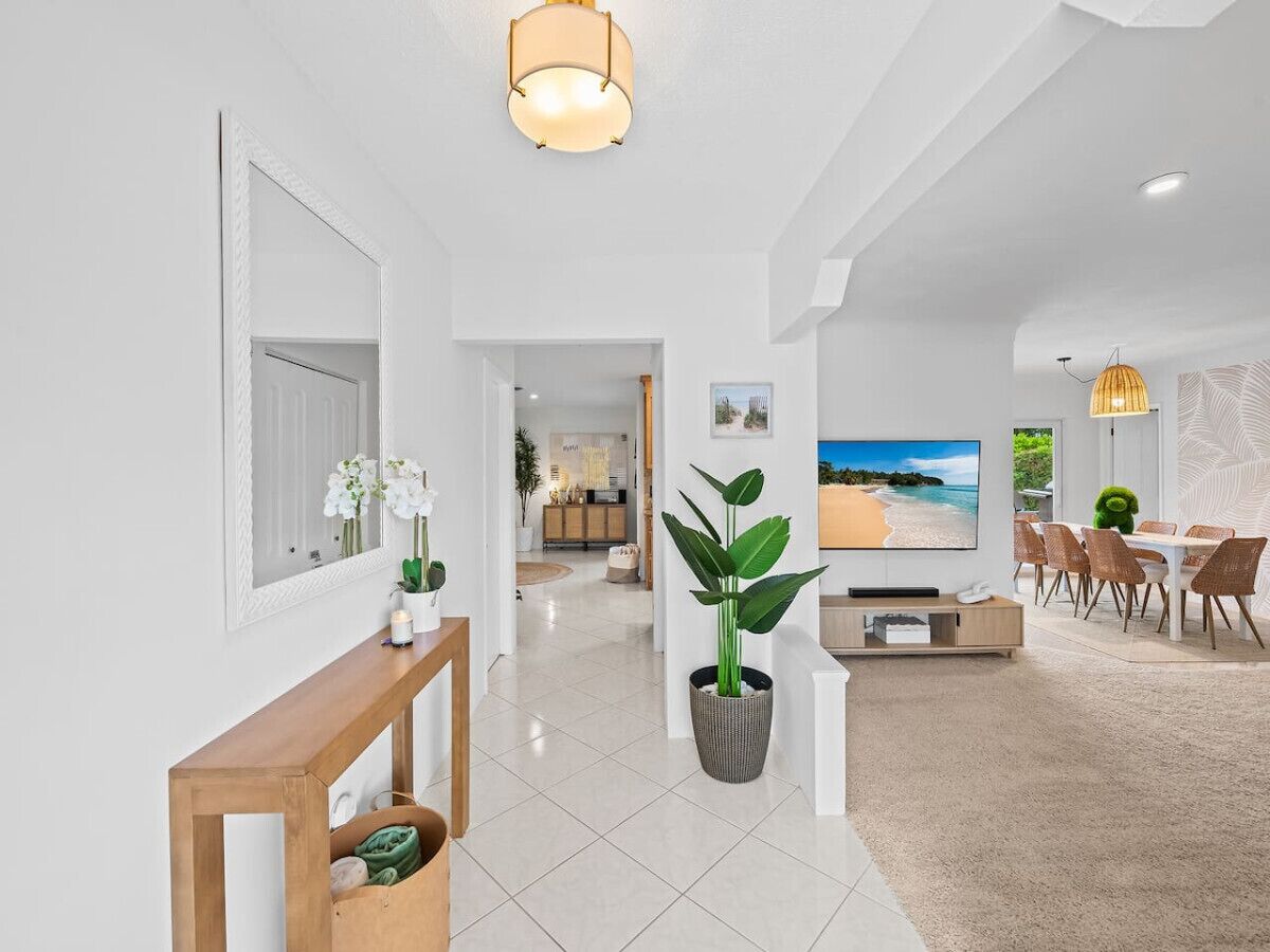 Télévision, table de tennis de table, chaîne hi-fi