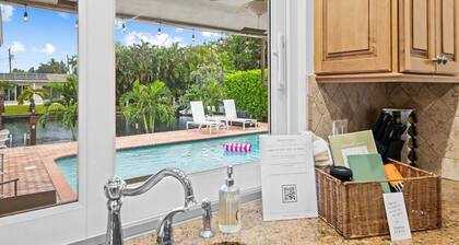 Sunshine Retreat ~ Waterfront~Pool~Paddle Boards