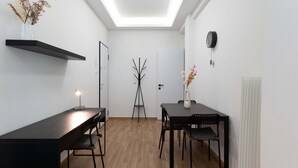 Apartemen Mewah, pemandangan kota | Makan di kamar