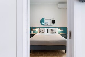 Luksusleilighet, byutsikt | 2 soverom, safe på rommet, blendingsgardiner og strykejern/-brett