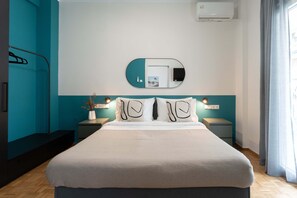 Appartement Luxe, vue ville | 2 chambres, coffres-forts dans les chambres, rideaux occultants