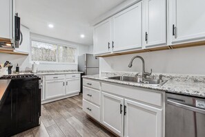 Fridge, microwave, oven, stovetop - Modern Family Friendly Home - 3 Bed Great Location (Pittsburgh)