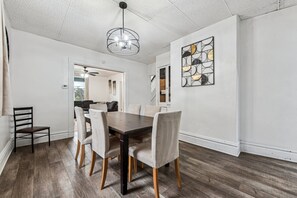 Dining - Modern Family Friendly Home - 3 Bed Great Location (Pittsburgh)