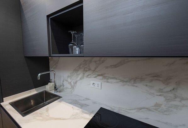 Comfort Apartment, 1 Double Bed with Sofa bed, Kitchen | Private kitchen - Elegant Suite in the heart of Milan (Milan)