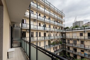 Comfort Apartment, 1 Double Bed with Sofa bed, Kitchen | Terrace/patio - Elegant Suite in the heart of Milan (Milan)