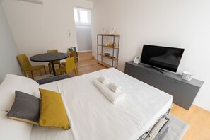 Comfort Apartment, 1 Double Bed with Sofa bed, Kitchen | Living area - Elegant Suite in the heart of Milan (Milan)