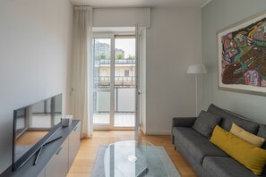 Comfort Apartment, 1 Double Bed with Sofa bed, Kitchen - Elegant Suite in the heart of Milan (Milan)