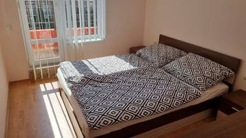 2 chambres, lit parapluie, Wi-Fi gratuit, draps fournis