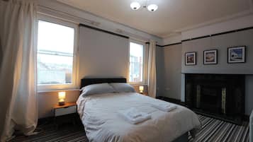 3 chambres, fer et planche à repasser, Wi-Fi, draps fournis
