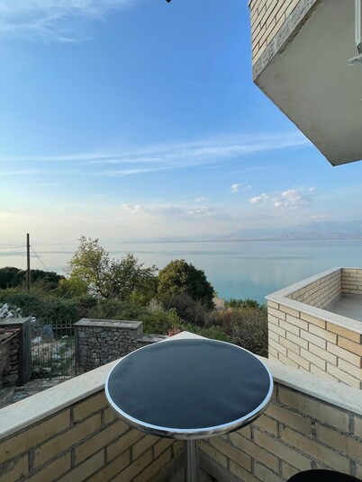 TRANQUIL LAKEHOUSE 3bedroom Villa in Zogaj Shkodër with breathtaking Lake views