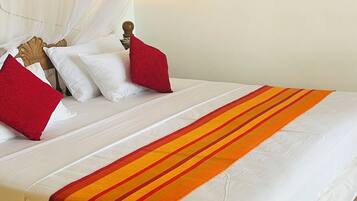 3 多间卧室、客房内保险箱、办公桌、熨斗/熨衣板