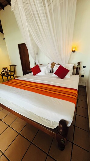 3 chambres, coffres-forts dans les chambres, bureau